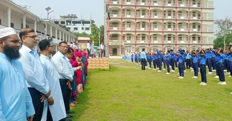 রাজশাহীর স্কুলগুলোতে ফিরেছে শিক্ষার্থীদের প্রাণচাঞ্চল্য